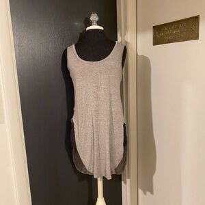 💜 Deletta via Anthropologie Long Tank Top in Light Brown with Side Slits